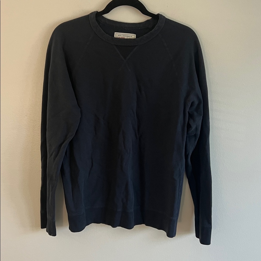 Pistol Lake Men's Navy blue crew neck pull over Sweater